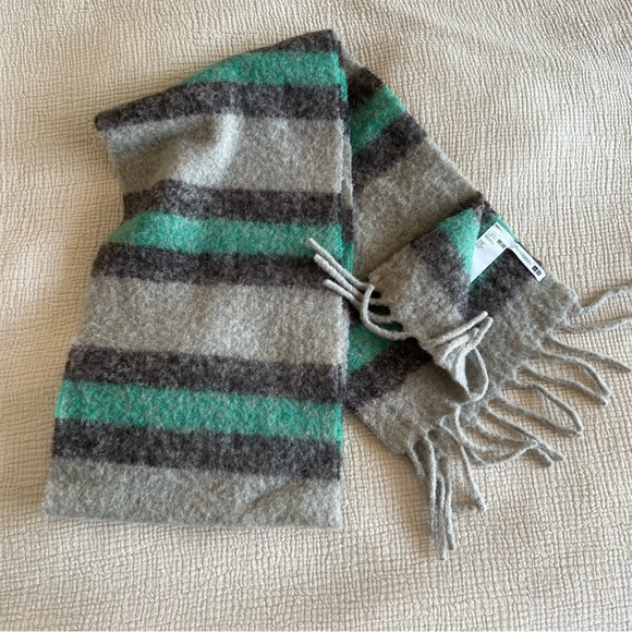 JW Anderson X Uniqlo LONG WOOL BLEND SCARF -Grey with Green Stripe - Picture 1 of 4